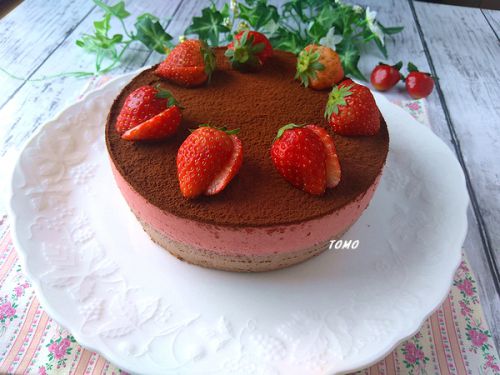 家族の誕生日ケーキ♪いちごとチョコのムースケーキ