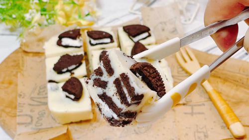 混ぜて固めたら出来るホワイトチョコのブラウニー