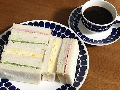 アメリカンチェリーのタルトと生食パンでシンプルサンドイッチ♪