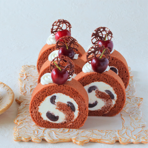 黒い森のケーキをロールケーキバージョンに。