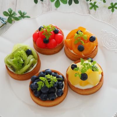 色々フルーツのタルトレット