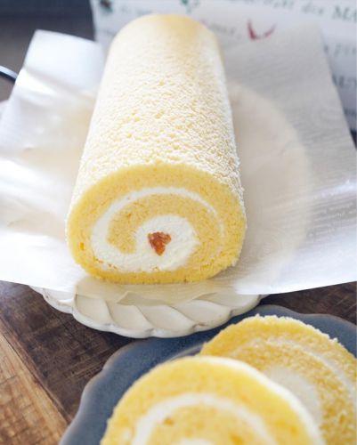 杏ジャム入りロールケーキ