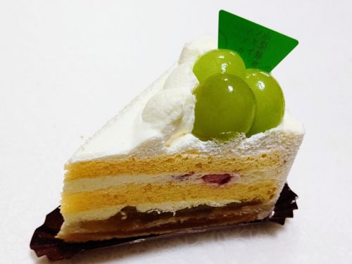 シャトレーゼ 山梨県産シャインマスカットのプレミアム純生クリームショートケーキ